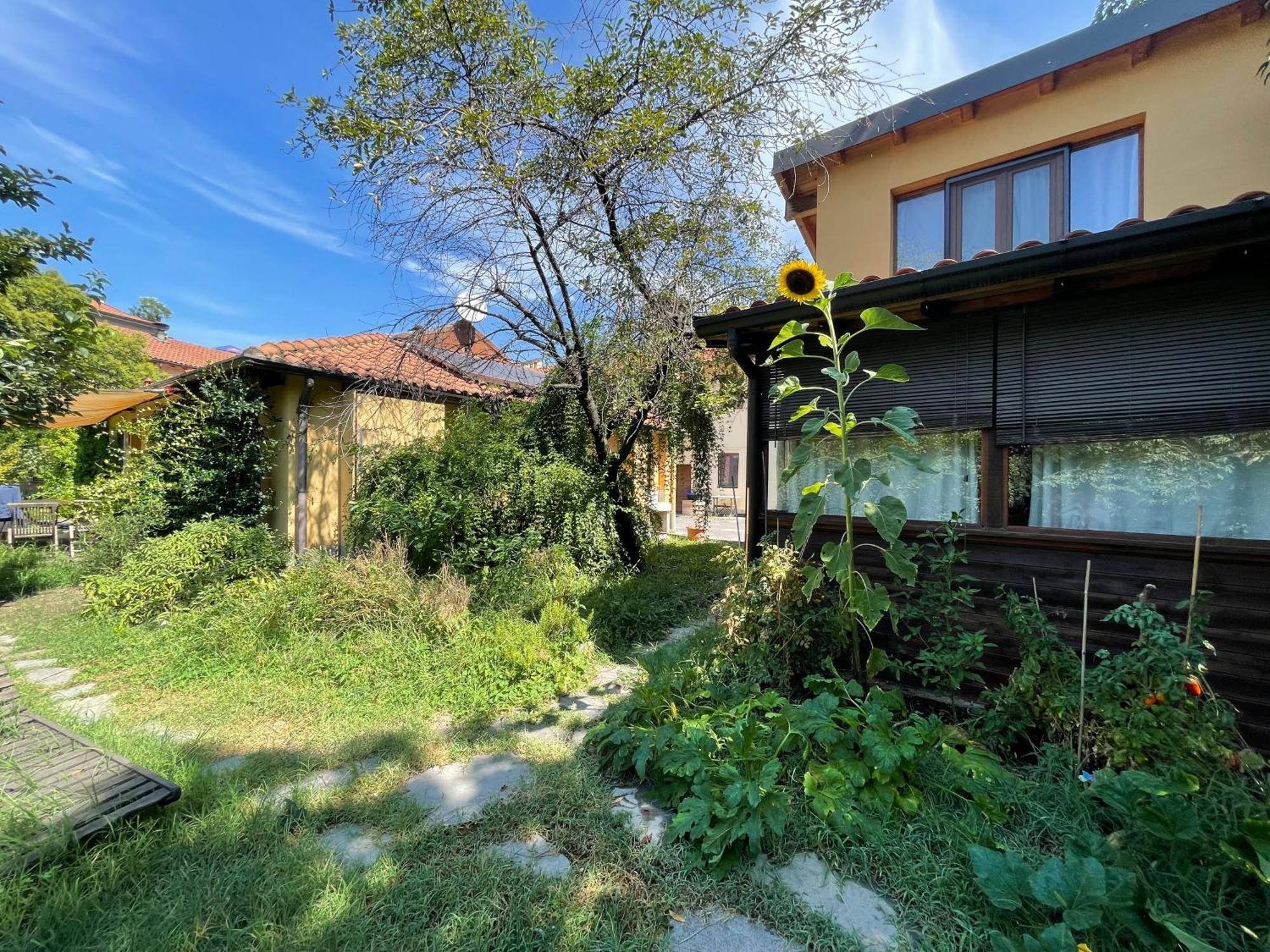 Green Oasis On Water In The Center Of Mailand Exterior foto